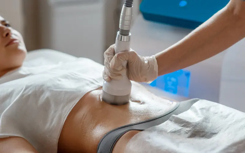 Aparato de tratamiento corporal aplicado sobre el abdomen