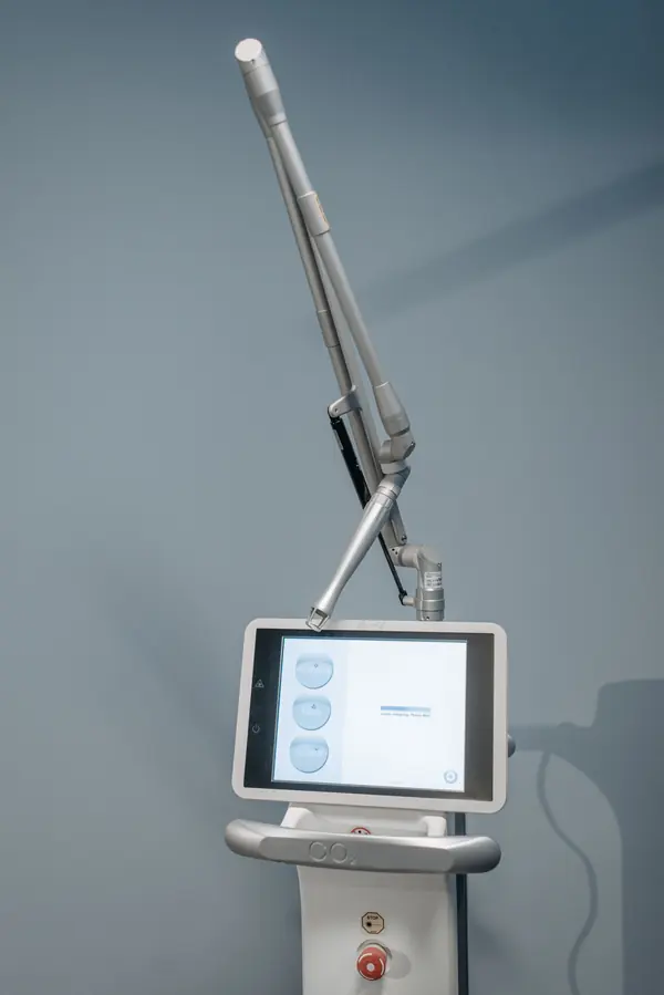 Equipo de láser CO2 con brazo articulado