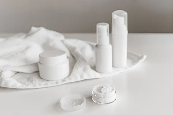 Productos de cuidado facial blancos
