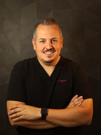 Dr. Eloy Yagüe, odontólogo especialista en carillas de SMD Clinic